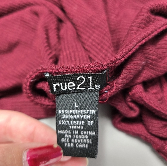 rue21 maroon crop top with crochet tassels women's size large - Picture 6 of 7
